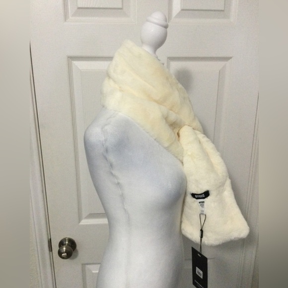 Apparis Bambi Pull Through Faux Fur Scarf - Picture 2 of 16